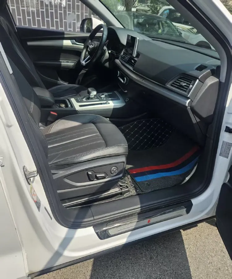 2020 Audi Q5L 2.0T 190HP L4 7DCT,autocango,china used car exporter,china ev exporter,chinese used car exporter,chinese used ev exporter