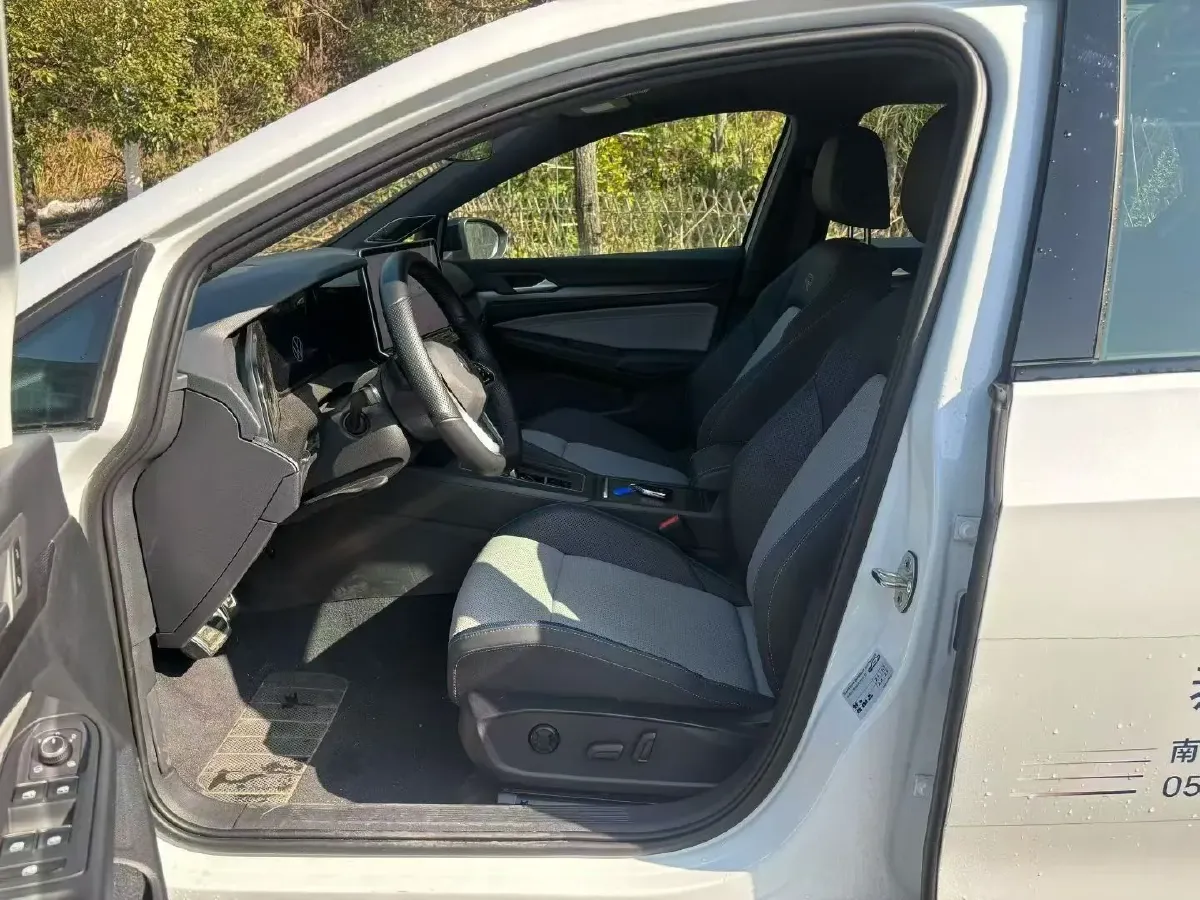 2025 Volkswagen Golf 1.5T 160HP L4 7DCT,autocango,china used car exporter,china ev exporter,chinese used car exporter,chinese used ev exporter