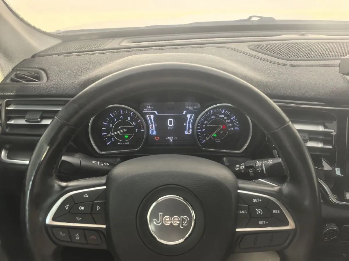 2018 Jeep Grand Commander 2.0T 265HP L4 9AT,autocango,china used car exporter,china ev exporter,chinese used car exporter,chinese used ev exporter