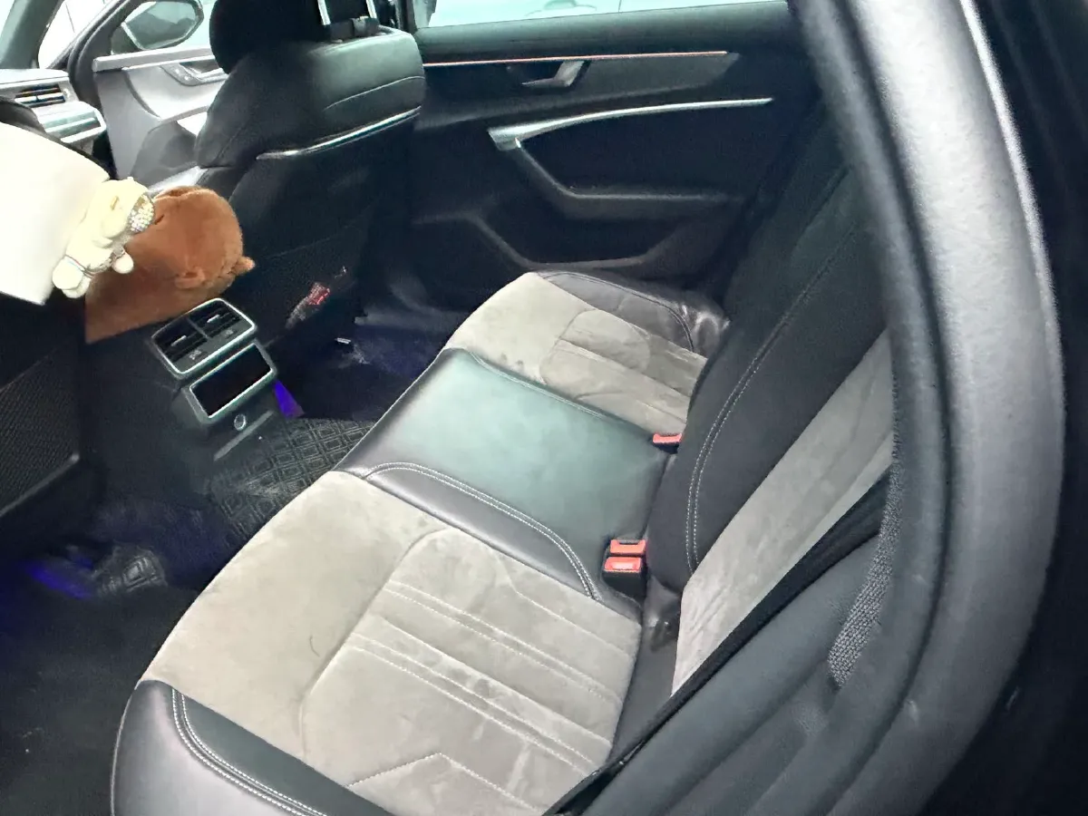 2022 Audi A6L 2.0T 224HP L4 7DCT,autocango,china used car exporter,china ev exporter,chinese used car exporter,chinese used ev exporter