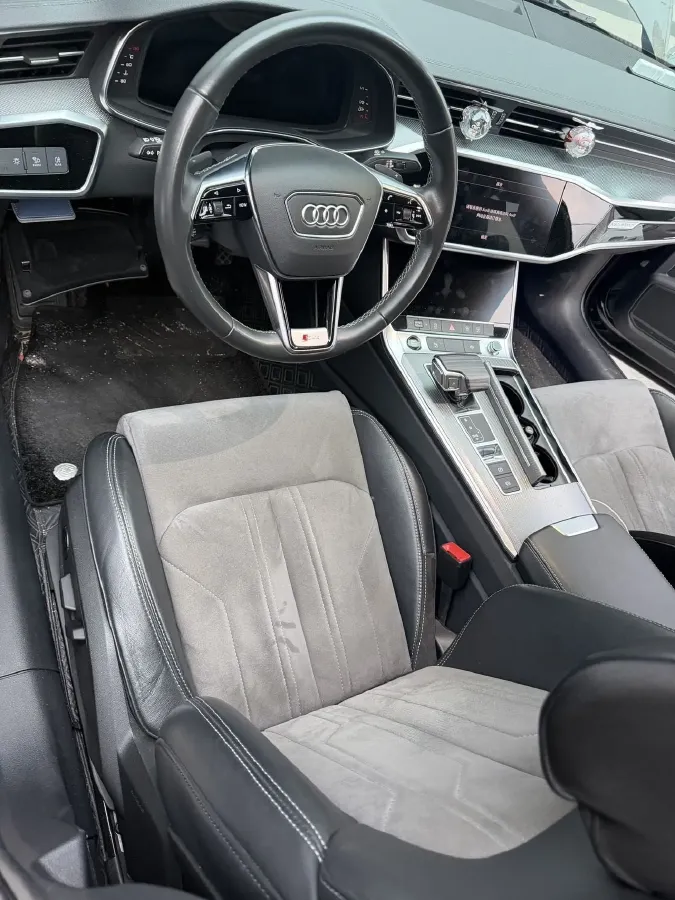 2022 Audi A6L 2.0T 224HP L4 7DCT,autocango,china used car exporter,china ev exporter,chinese used car exporter,chinese used ev exporter