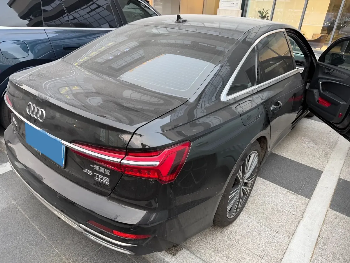 2022 Audi A6L 2.0T 224HP L4 7DCT,autocango,china used car exporter,china ev exporter,chinese used car exporter,chinese used ev exporter
