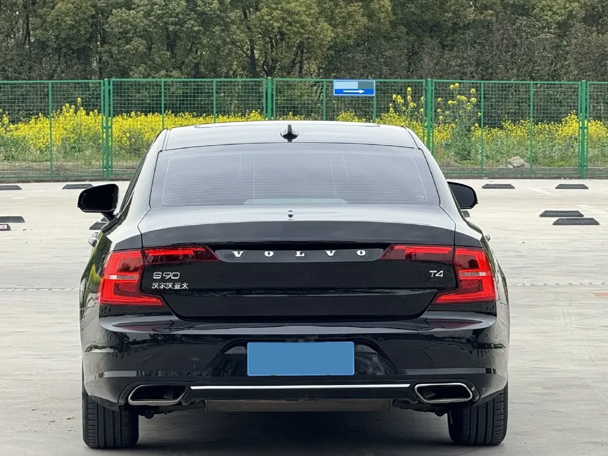 2018 Volvo S90 2.0T 190HP L4 8AT,autocango,china used car exporter,china ev exporter,chinese used car exporter,chinese used ev exporter