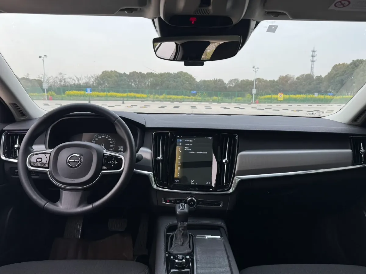 2018 Volvo S90 2.0T 190HP L4 8AT,autocango,china used car exporter,china ev exporter,chinese used car exporter,chinese used ev exporter