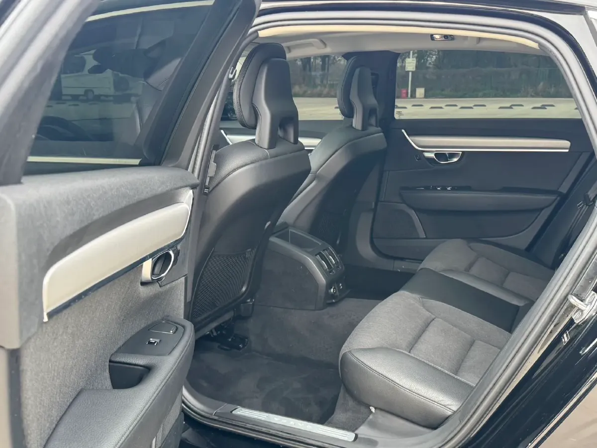 2018 Volvo S90 2.0T 190HP L4 8AT,autocango,china used car exporter,china ev exporter,chinese used car exporter,chinese used ev exporter