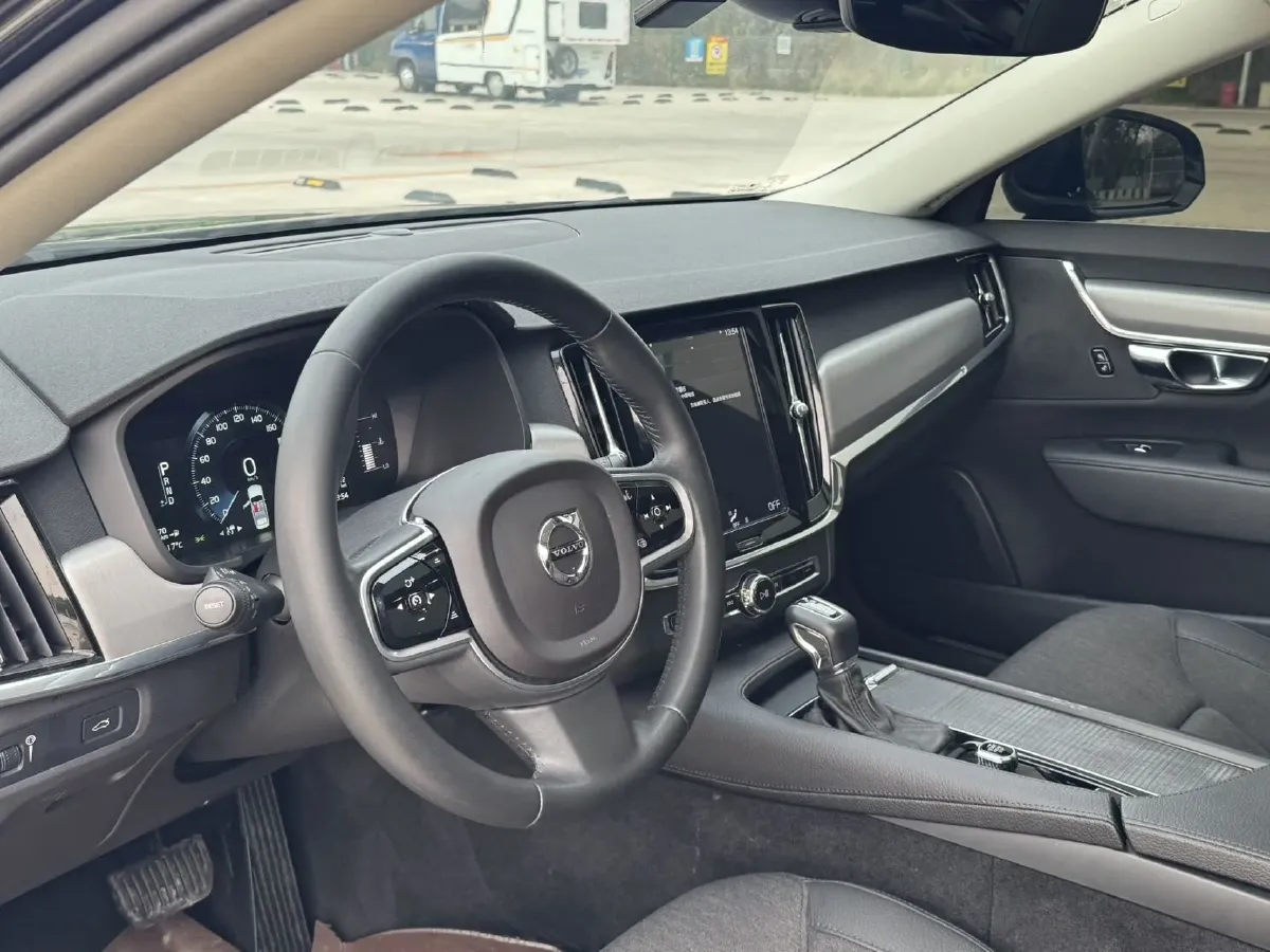 2018 Volvo S90 2.0T 190HP L4 8AT,autocango,china used car exporter,china ev exporter,chinese used car exporter,chinese used ev exporter