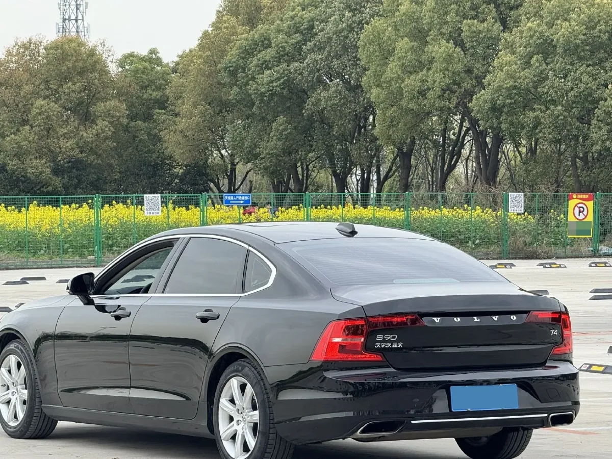 2018 Volvo S90 2.0T 190HP L4 8AT,autocango,china used car exporter,china ev exporter,chinese used car exporter,chinese used ev exporter