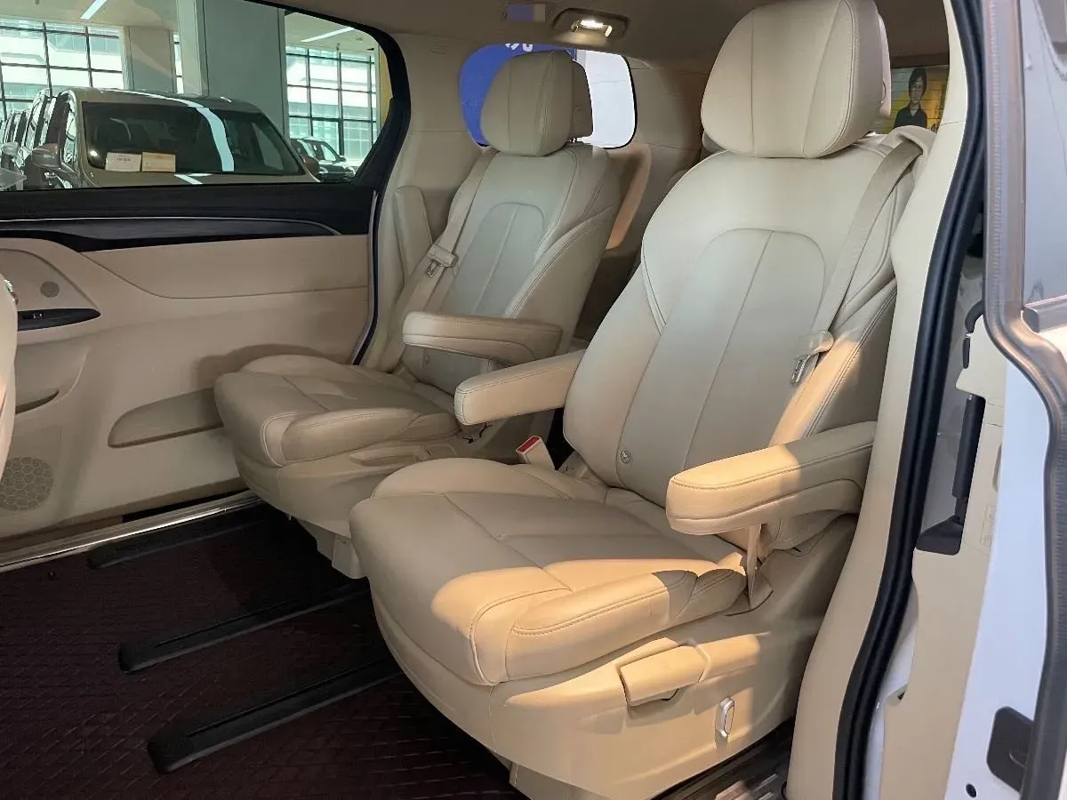 2023 Buick GL8 2.0T 237HP L4 9AT,autocango,china used car exporter,china ev exporter,chinese used car exporter,chinese used ev exporter