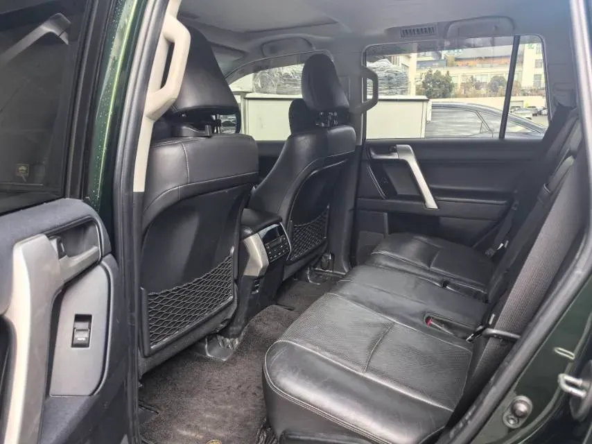 2018 Land Rover Discovery Sport 2.0T 241HP L4 9AT,autocango,china used car exporter,china ev exporter,chinese used car exporter,chinese used ev exporter