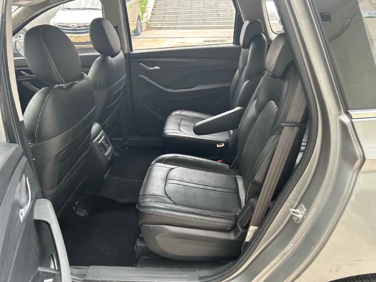 2019 BaoJun 360 1.5L 105HP L4 6MT,autocango,china used car exporter,china ev exporter,chinese used car exporter,chinese used ev exporter