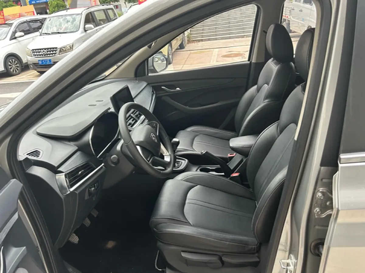 2019 BaoJun 360 1.5L 105HP L4 6MT,autocango,china used car exporter,china ev exporter,chinese used car exporter,chinese used ev exporter