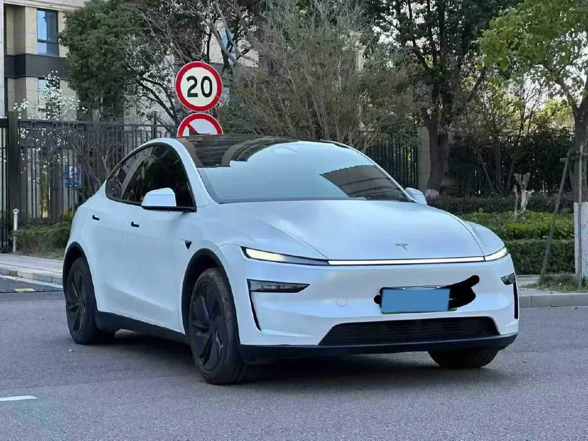 2025 Tesla Model Y BEV 62.5KWH,autocango,china used car exporter,china ev exporter,chinese used car exporter,chinese used ev exporter