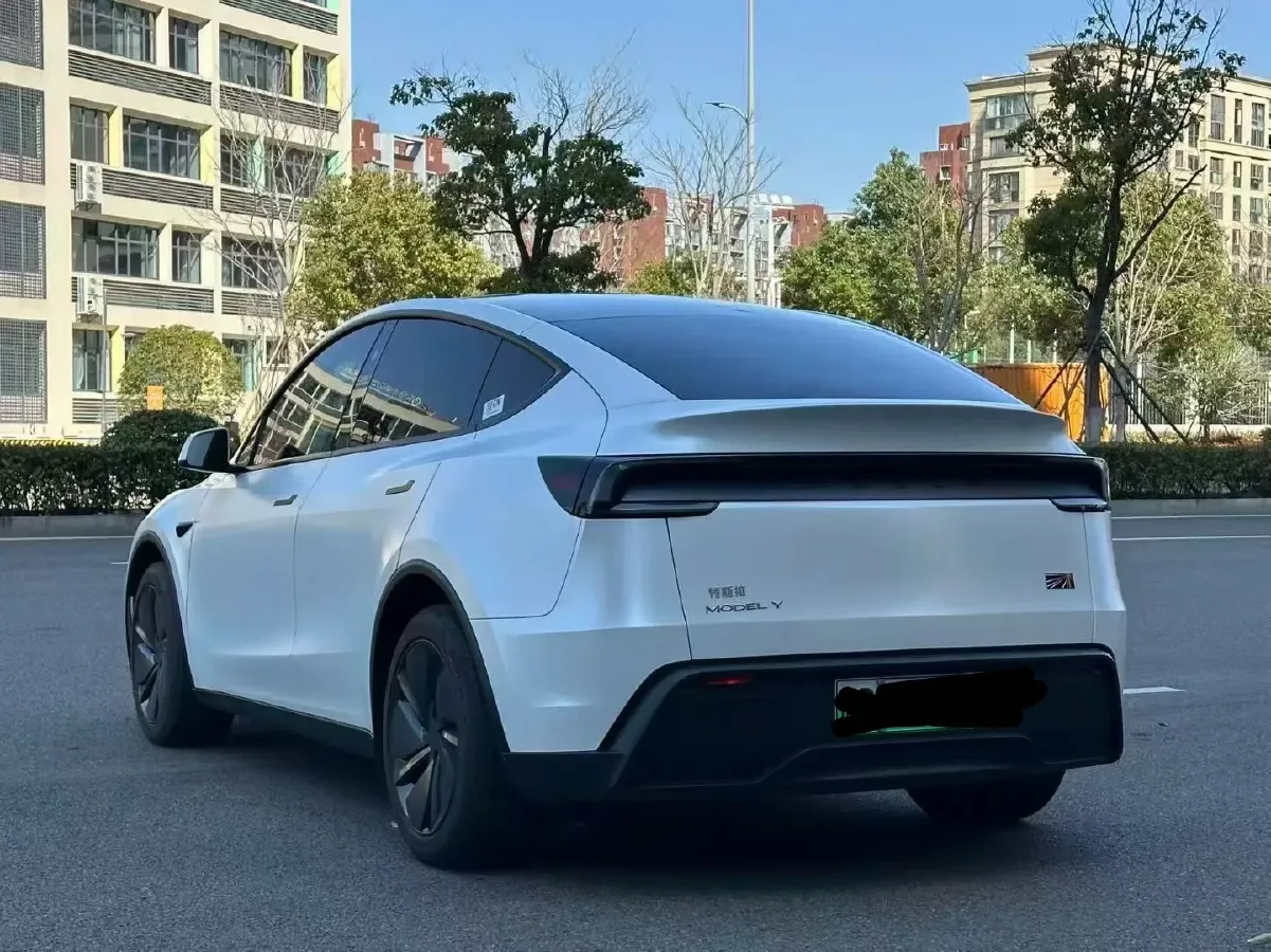 2025 Tesla Model Y BEV 62.5KWH,autocango,china used car exporter,china ev exporter,chinese used car exporter,chinese used ev exporter
