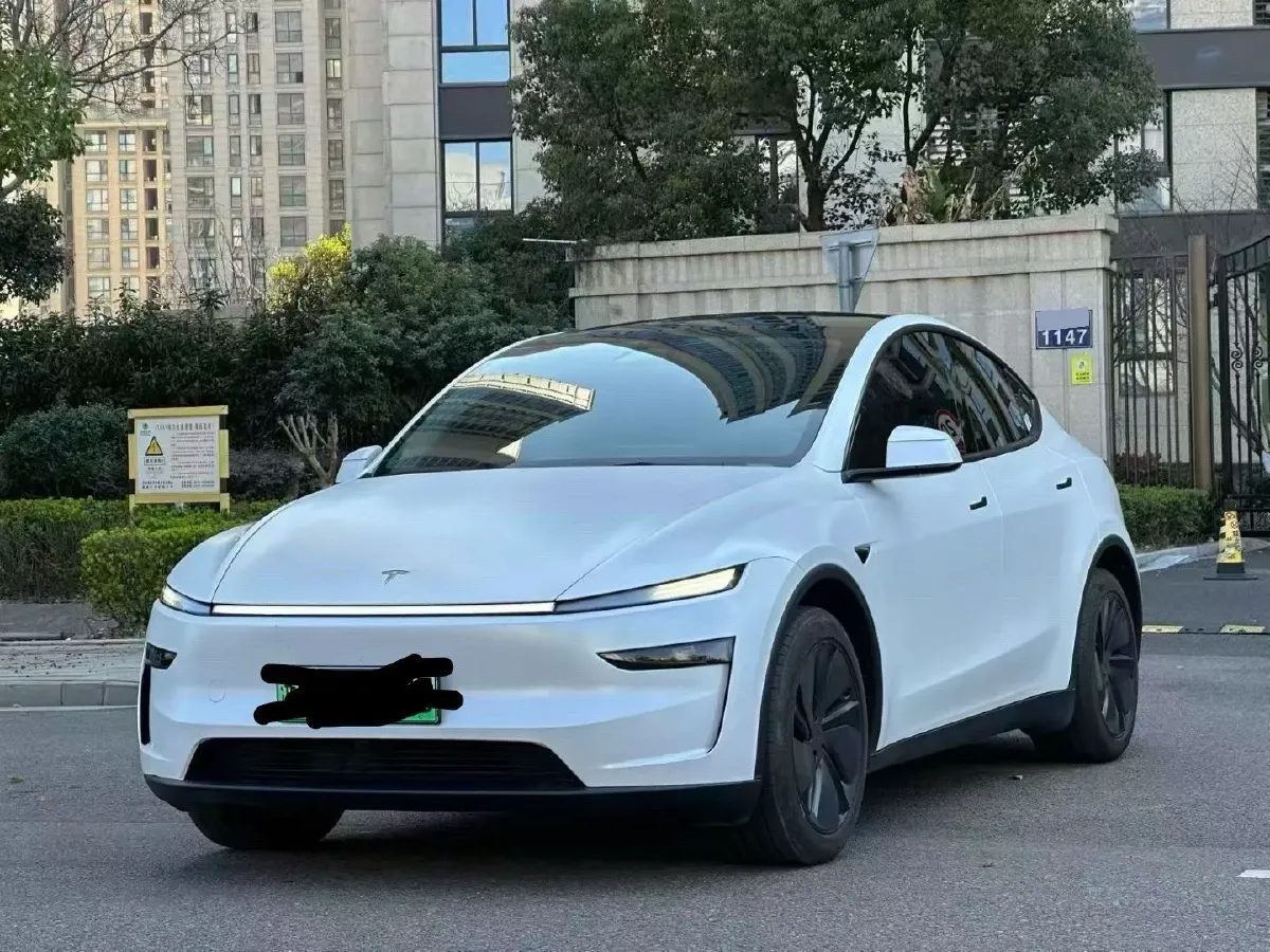 2025 Tesla Model Y BEV 62.5KWH,autocango,china used car exporter,china ev exporter,chinese used car exporter,chinese used ev exporter