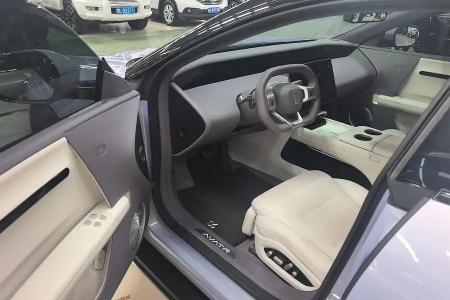 2025 Avatr 06 REEV 156HP REEV,autocango,china used car exporter,china ev exporter,chinese used car exporter,chinese used ev exporter