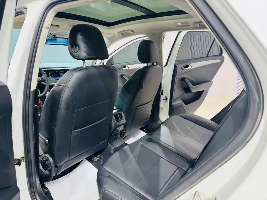 2021 Volkswagen T-Roc 1.4T 150HP L4 7DCT,autocango,china used car exporter,china ev exporter,chinese used car exporter,chinese used ev exporter