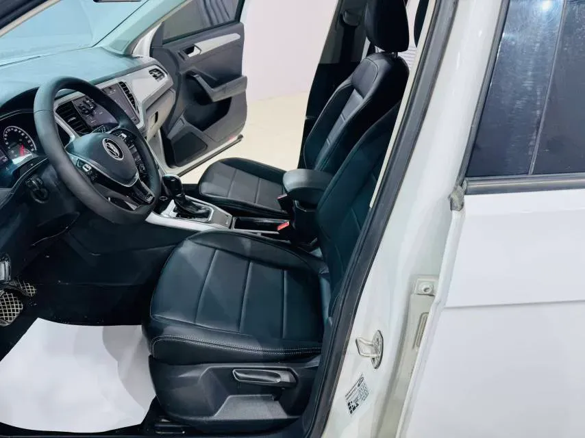 2021 Volkswagen T-Roc 1.4T 150HP L4 7DCT,autocango,china used car exporter,china ev exporter,chinese used car exporter,chinese used ev exporter