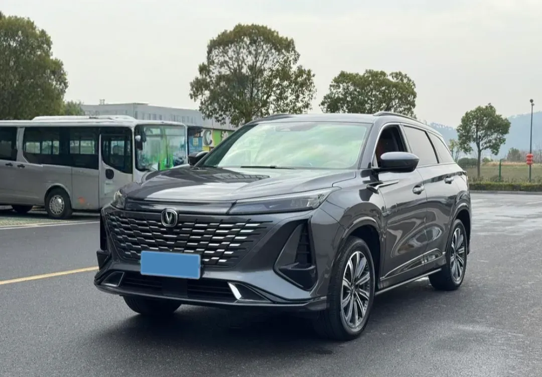 2023 ChangAn CS75 Plus 1.5T 188HP L4 8AT,autocango,china used car exporter,china ev exporter,chinese used car exporter,chinese used ev exporter