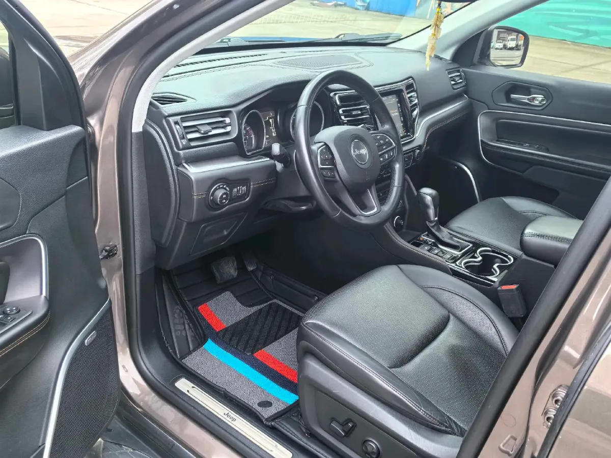 2018 Jeep Grand Commander 2.0T 265HP L4 9AT,autocango,china used car exporter,china ev exporter,chinese used car exporter,chinese used ev exporter