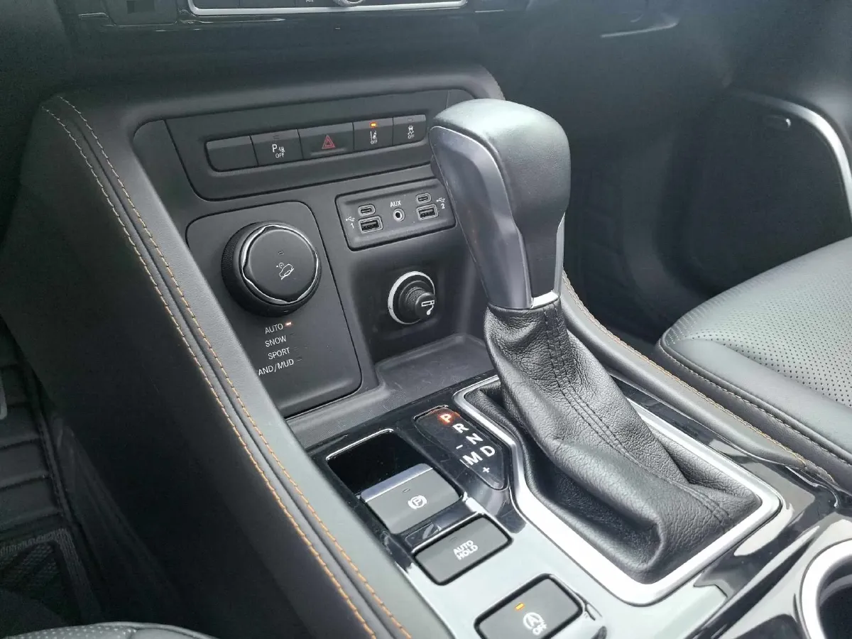 2018 Jeep Grand Commander 2.0T 265HP L4 9AT,autocango,china used car exporter,china ev exporter,chinese used car exporter,chinese used ev exporter