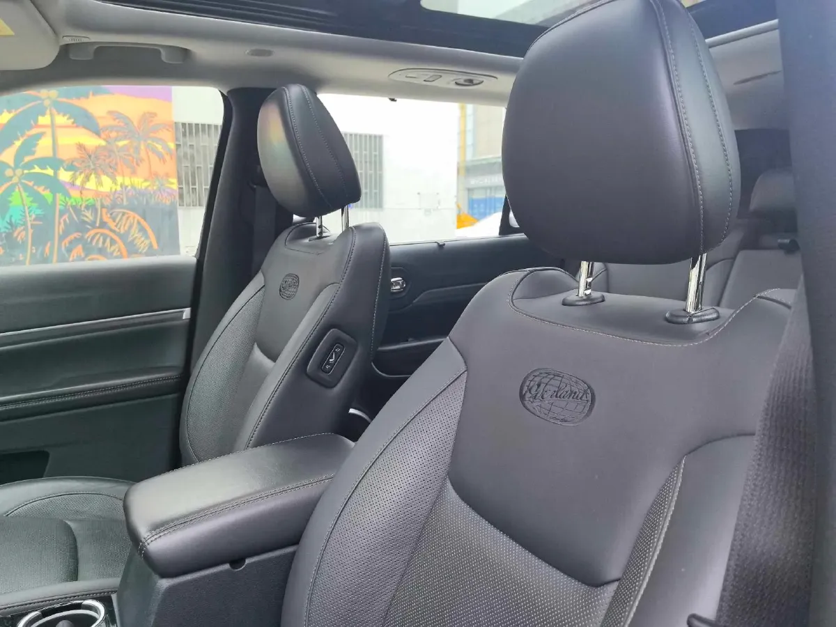 2018 Jeep Grand Commander 2.0T 265HP L4 9AT,autocango,china used car exporter,china ev exporter,chinese used car exporter,chinese used ev exporter