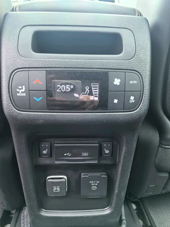 2018 Jeep Grand Commander 2.0T 265HP L4 9AT,autocango,china used car exporter,china ev exporter,chinese used car exporter,chinese used ev exporter