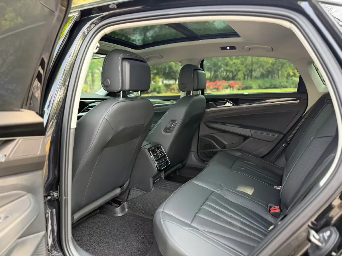 2026 Volkswagen Passat 2.0T 220HP L4 7DCT,autocango,china used car exporter,china ev exporter,chinese used car exporter,chinese used ev exporter