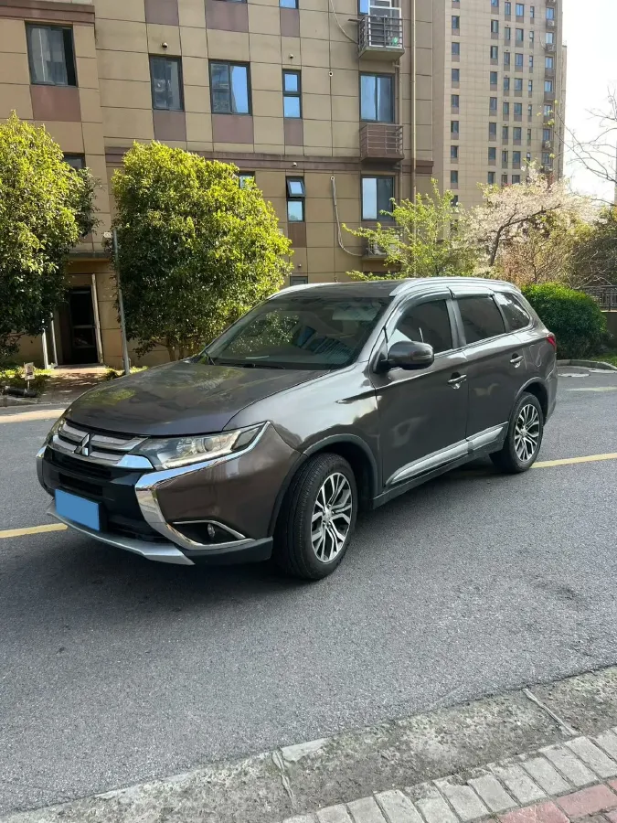 2018 Mitsubishi Outlander 2.0L 166HP L4 CVT,autocango,china used car exporter,china ev exporter,chinese used car exporter,chinese used ev exporter