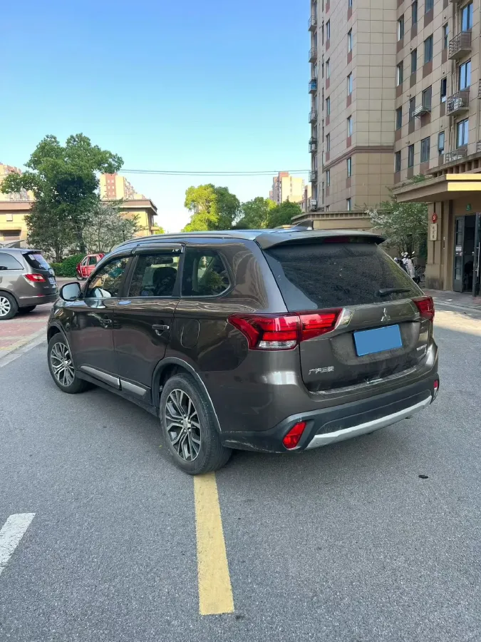 2018 Mitsubishi Outlander 2.0L 166HP L4 CVT,autocango,china used car exporter,china ev exporter,chinese used car exporter,chinese used ev exporter