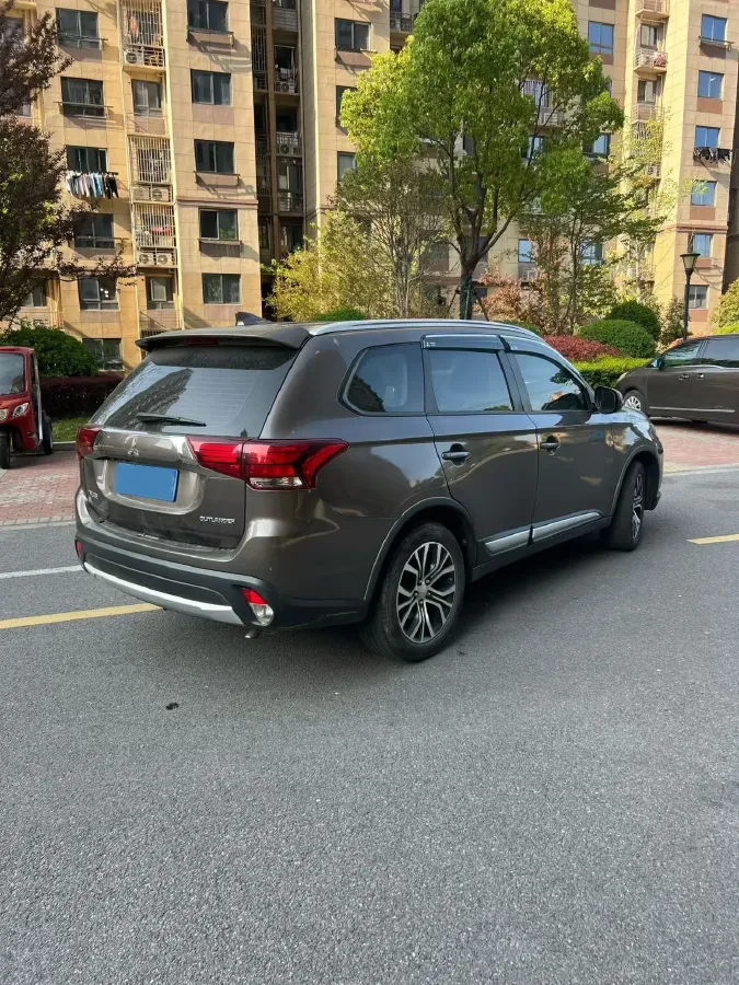 2018 Mitsubishi Outlander 2.0L 166HP L4 CVT,autocango,china used car exporter,china ev exporter,chinese used car exporter,chinese used ev exporter