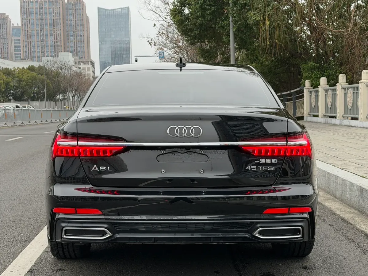2022 Audi A6L 2.0T 224HP L4 7DCT,autocango,china used car exporter,china ev exporter,chinese used car exporter,chinese used ev exporter