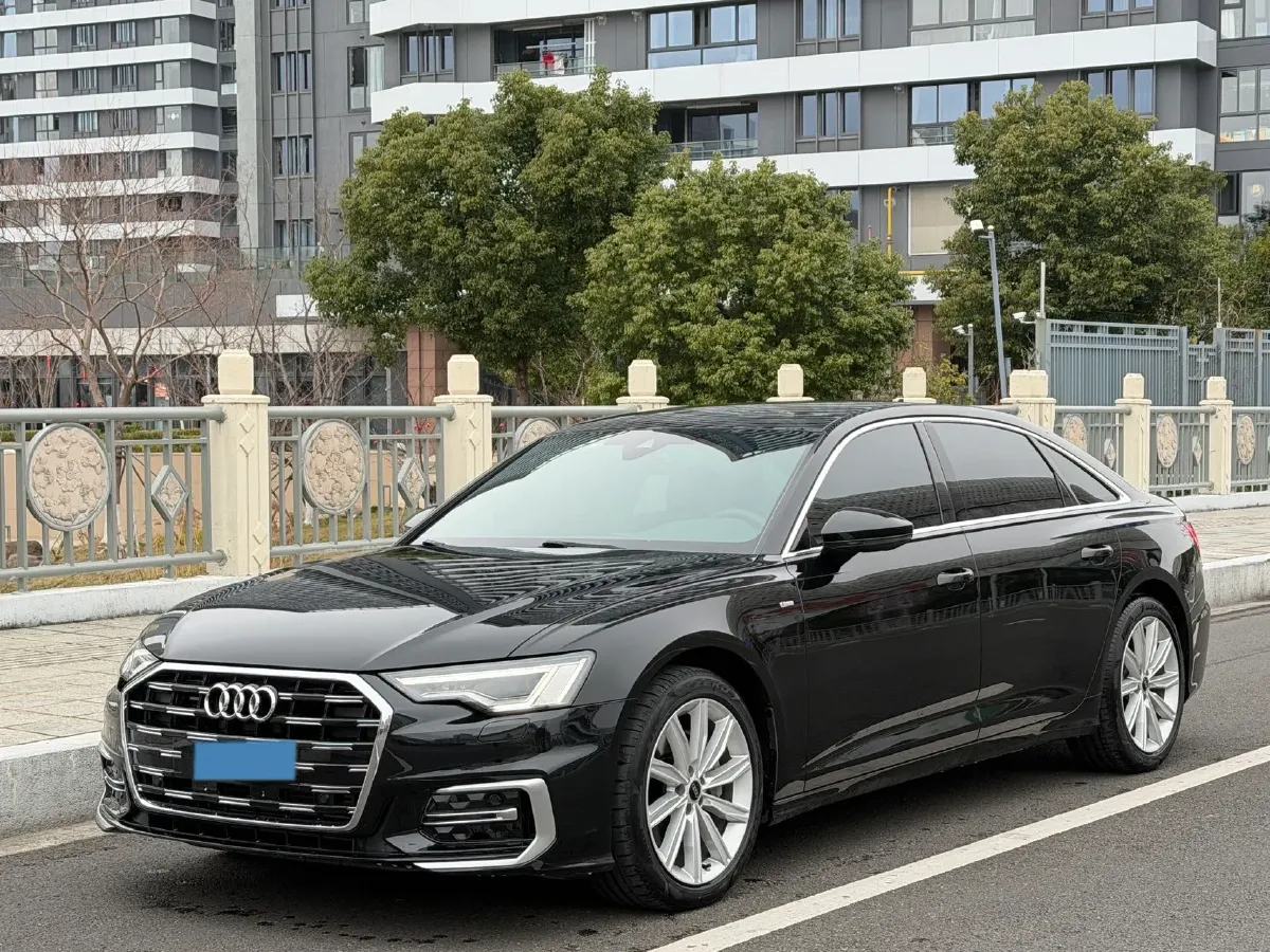 2022 Audi A6L 2.0T 224HP L4 7DCT,autocango,china used car exporter,china ev exporter,chinese used car exporter,chinese used ev exporter