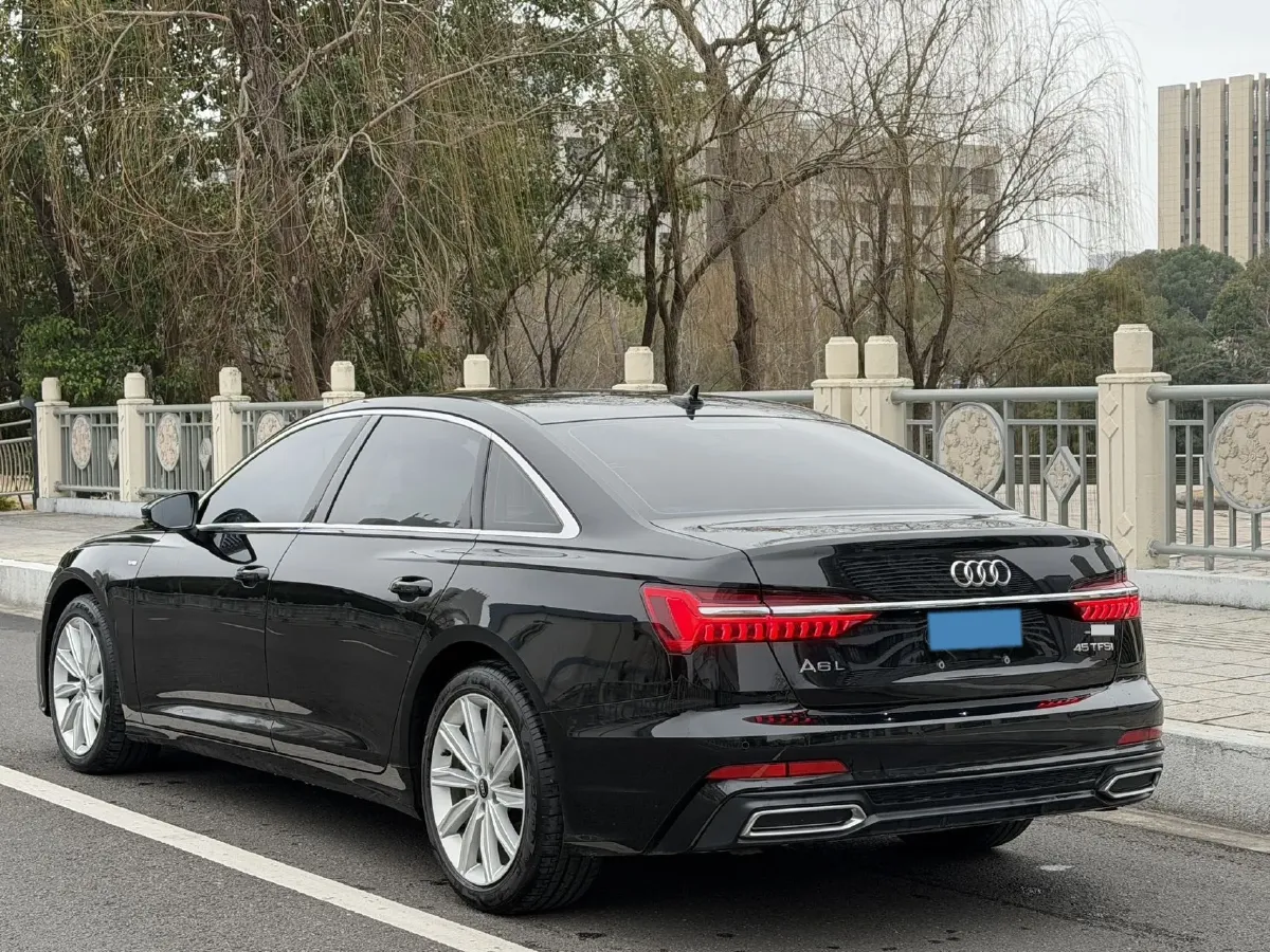 2022 Audi A6L 2.0T 224HP L4 7DCT,autocango,china used car exporter,china ev exporter,chinese used car exporter,chinese used ev exporter