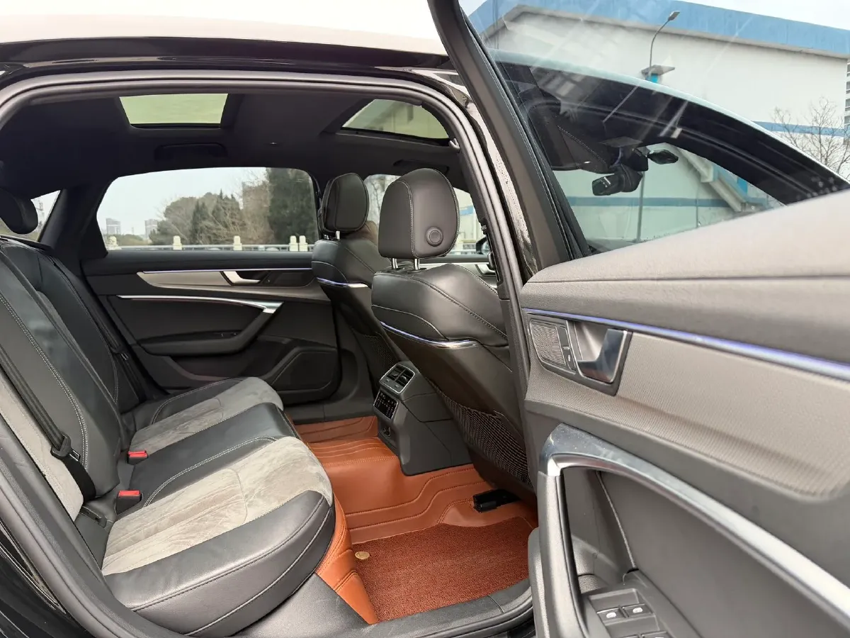 2022 Audi A6L 2.0T 224HP L4 7DCT,autocango,china used car exporter,china ev exporter,chinese used car exporter,chinese used ev exporter