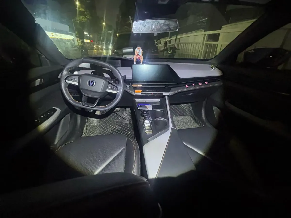 2022 ChangAn UNI-V 1.5T 188HP L4 7DCT,autocango,china used car exporter,china ev exporter,chinese used car exporter,chinese used ev exporter