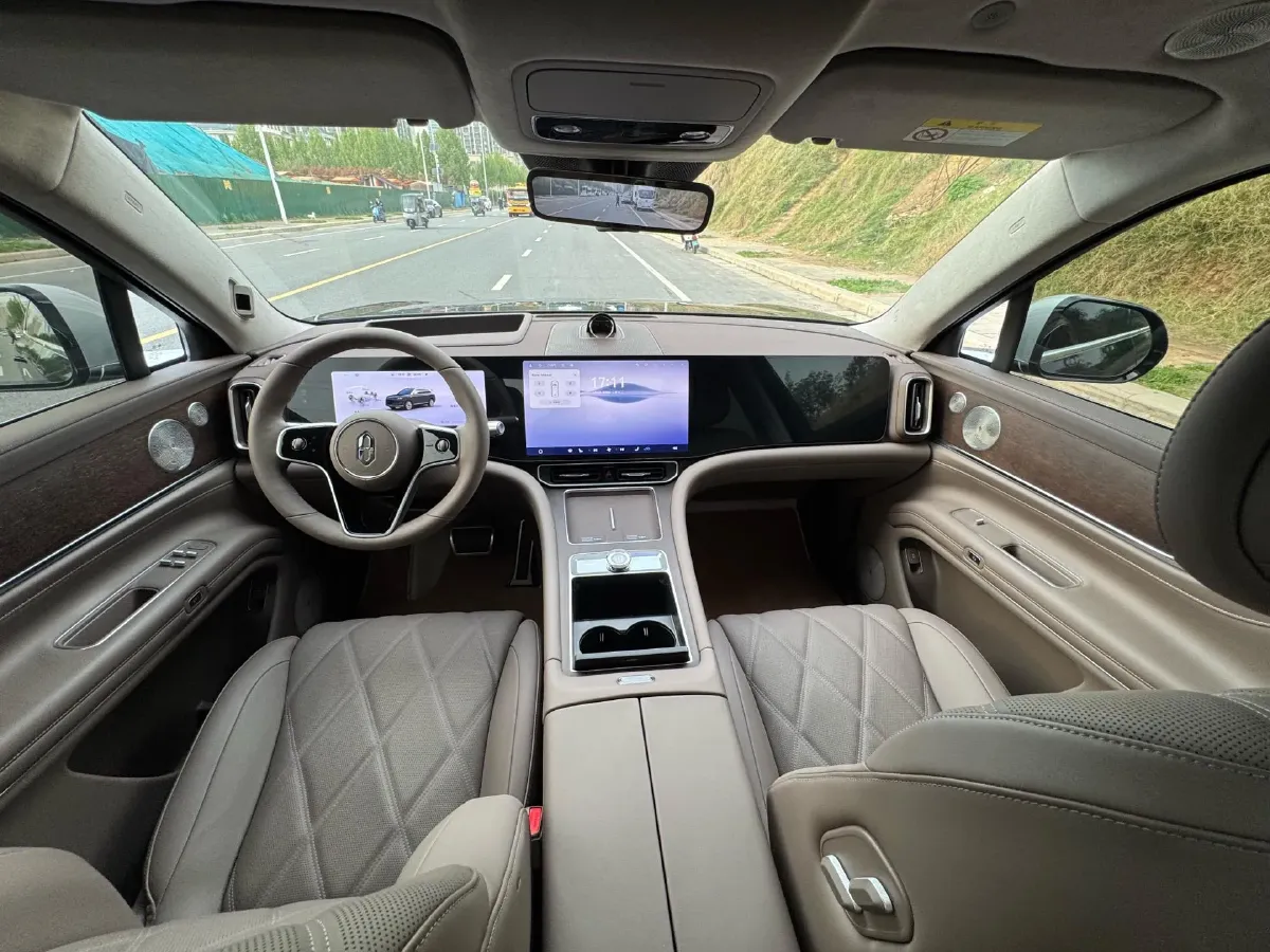 2025 AITO AITO M9 REEV 160HP REEV 52KWH,autocango,china used car exporter,china ev exporter,chinese used car exporter,chinese used ev exporter