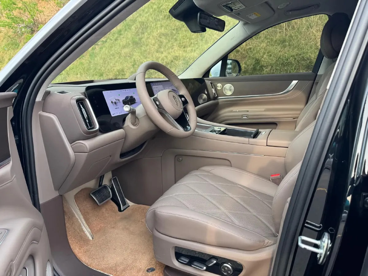 2025 AITO AITO M9 REEV 160HP REEV 52KWH,autocango,china used car exporter,china ev exporter,chinese used car exporter,chinese used ev exporter