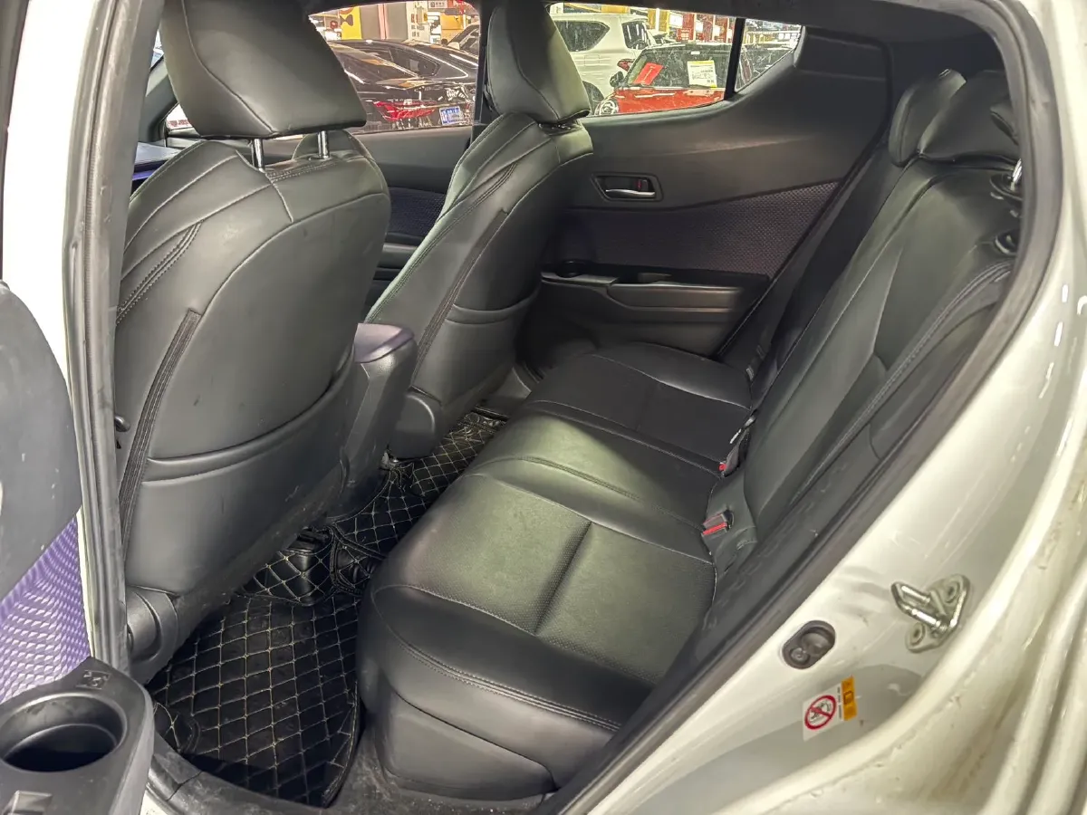 2018 Toyota C-HR 2.0L 171HP L4 CVT,autocango,china used car exporter,china ev exporter,chinese used car exporter,chinese used ev exporter