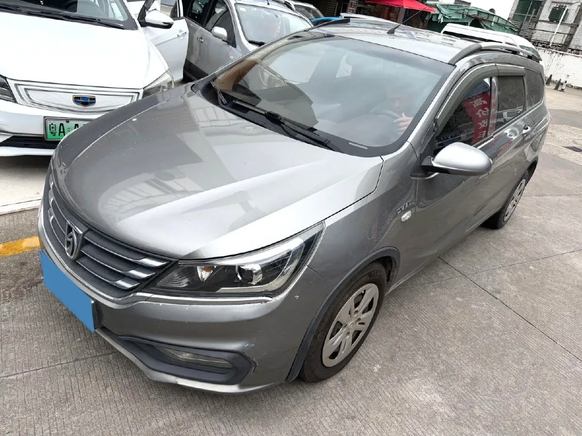 2017 BaoJun 310W 1.5L 112HP L4 6MT,autocango,china used car exporter,china ev exporter,chinese used car exporter,chinese used ev exporter