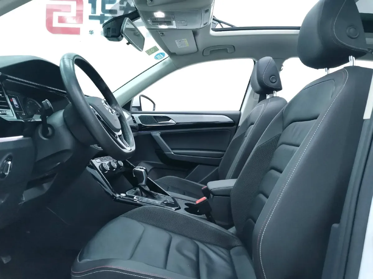 2019 Jeep Cherokee 2.0T 234HP L4 9AT,autocango,china used car exporter,china ev exporter,chinese used car exporter,chinese used ev exporter