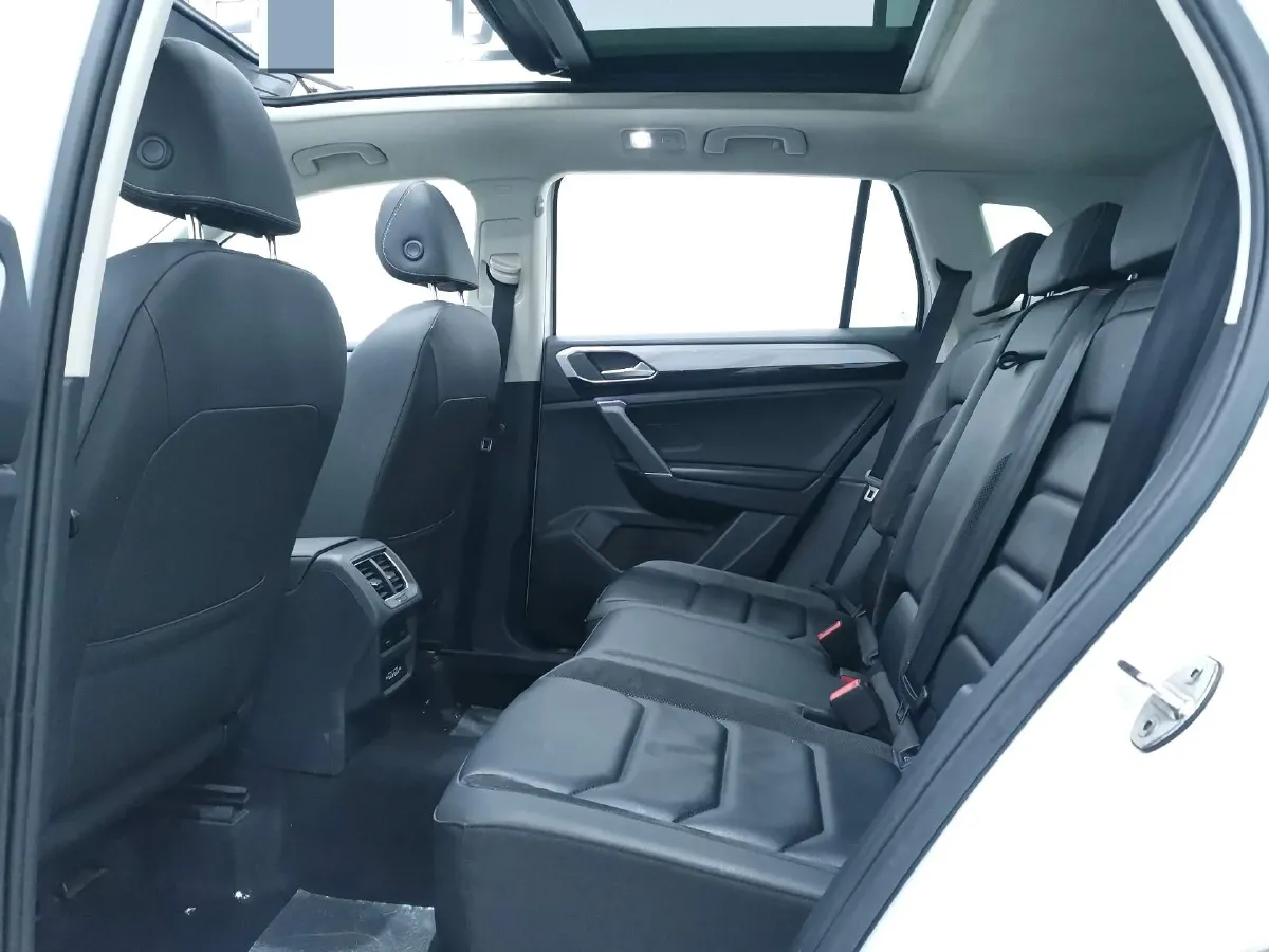 2019 Jeep Cherokee 2.0T 234HP L4 9AT,autocango,china used car exporter,china ev exporter,chinese used car exporter,chinese used ev exporter