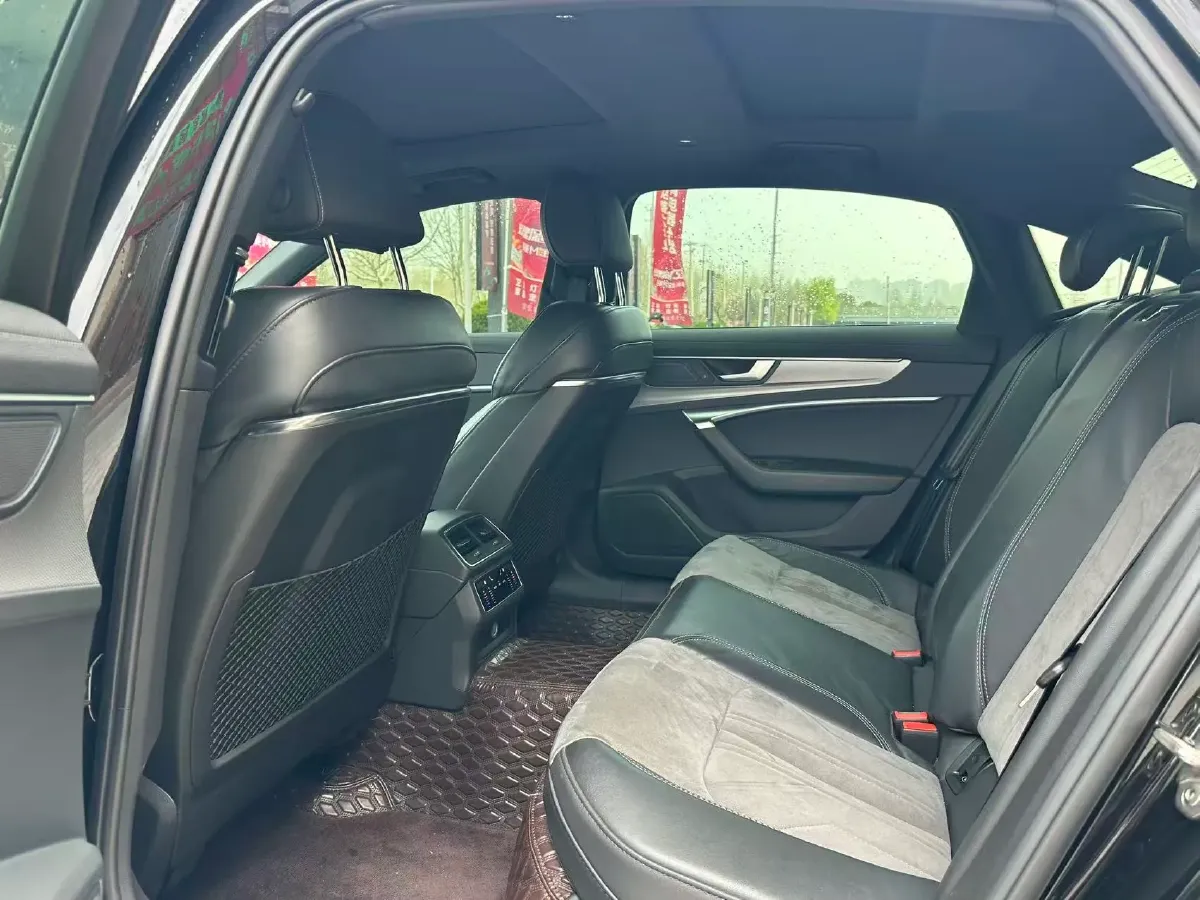 2022 Audi A6L 2.0T 224HP L4 7DCT,autocango,china used car exporter,china ev exporter,chinese used car exporter,chinese used ev exporter