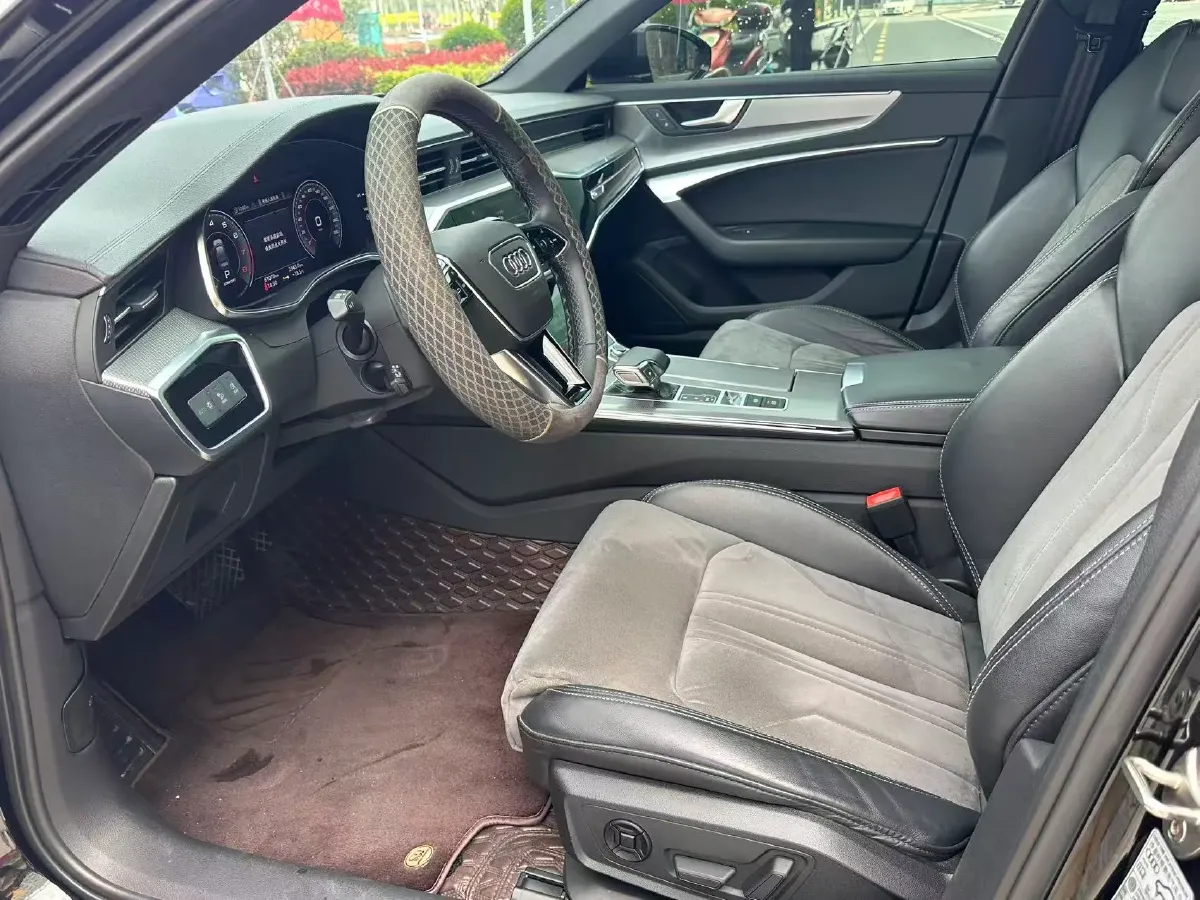 2022 Audi A6L 2.0T 224HP L4 7DCT,autocango,china used car exporter,china ev exporter,chinese used car exporter,chinese used ev exporter