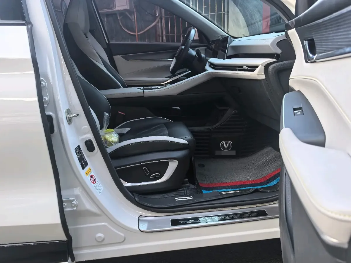 2023 ChangAn CS75 Plus 1.5T 188HP L4 8AT,autocango,china used car exporter,china ev exporter,chinese used car exporter,chinese used ev exporter