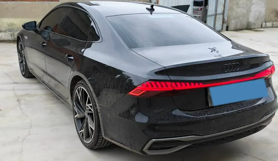 2024 Audi A7L 2.0T 245HP L4 7DCT,autocango,china used car exporter,china ev exporter,chinese used car exporter,chinese used ev exporter