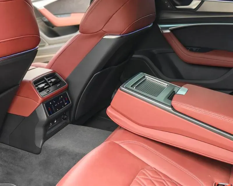 2024 Audi A7L 2.0T 245HP L4 7DCT,autocango,china used car exporter,china ev exporter,chinese used car exporter,chinese used ev exporter