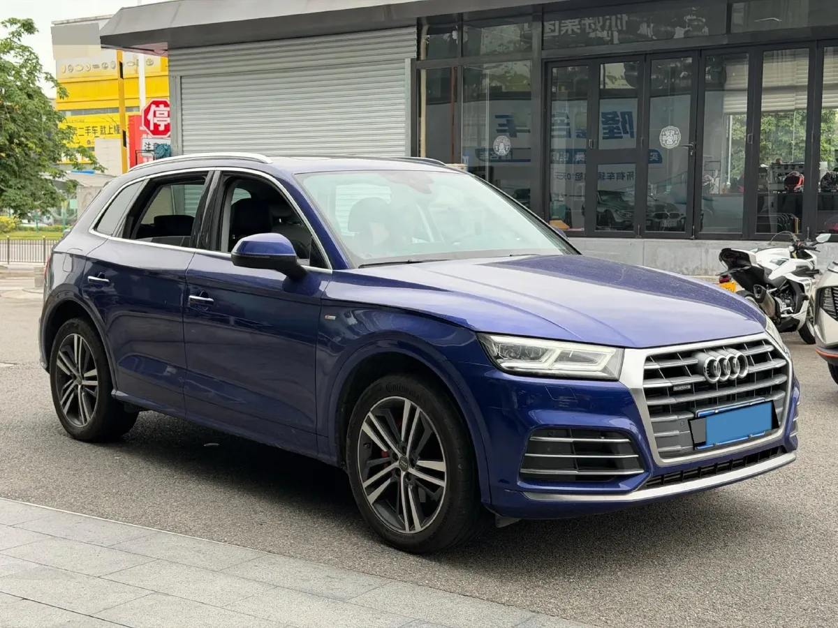 2020 Audi Q5L 2.0T 190HP L4 7DCT,autocango,china used car exporter,china ev exporter,chinese used car exporter,chinese used ev exporter
