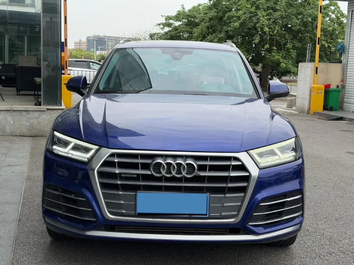 2020 Audi Q5L 2.0T 190HP L4 7DCT,autocango,china used car exporter,china ev exporter,chinese used car exporter,chinese used ev exporter