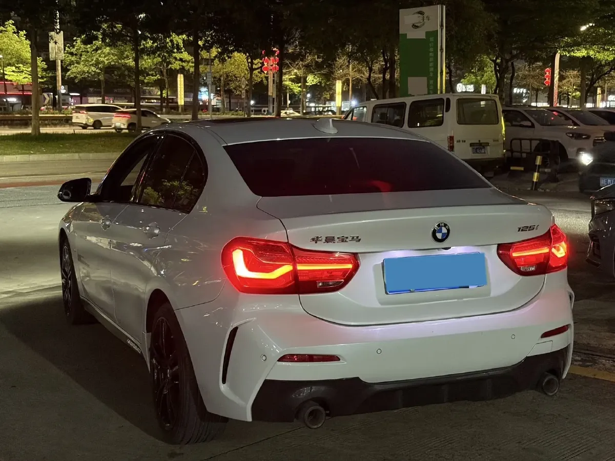 2022 BMW 1 Series 2.0T 192HP L4 7DCT,autocango,china used car exporter,china ev exporter,chinese used car exporter,chinese used ev exporter