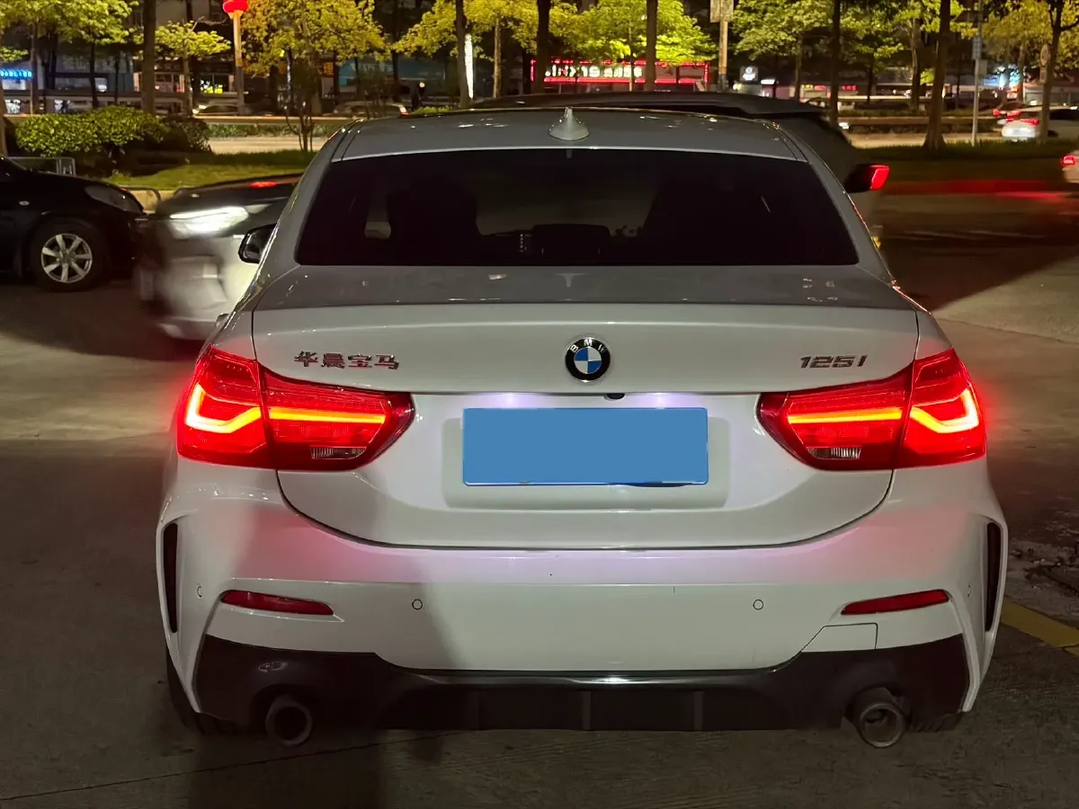 2022 BMW 1 Series 2.0T 192HP L4 7DCT,autocango,china used car exporter,china ev exporter,chinese used car exporter,chinese used ev exporter